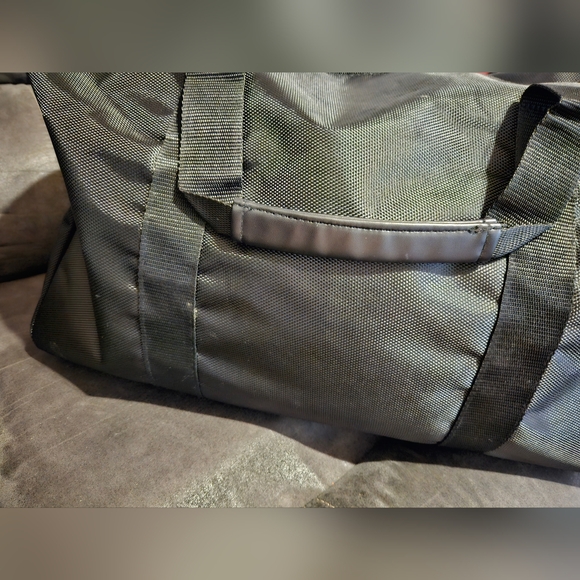 PERRY ELLIS Black Duffle Bag NWT - Picture 5 of 12